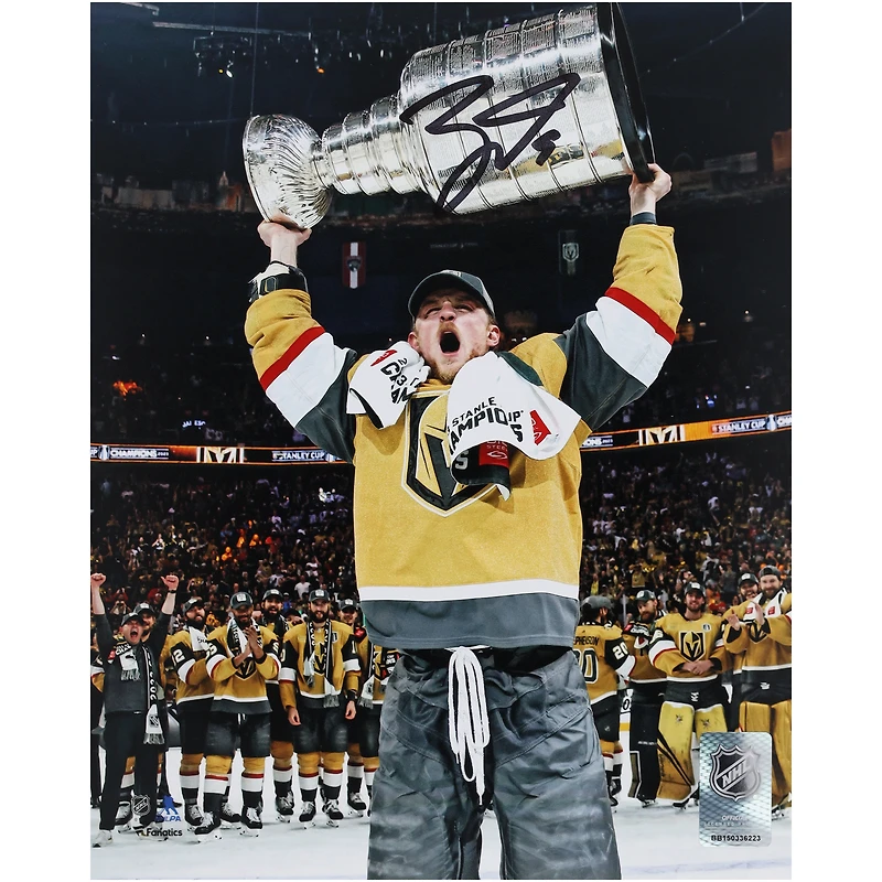 Photographie autographiée de 8" x 10" de Jack Eichel des Golden Knights de Vegas, champions de la Coupe Stanley 2023