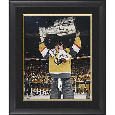 Photographie encadrée autographiée de 16" x 20" de Jack Eichel Vegas Golden Knights avec l'inscription "23 SC Champs"