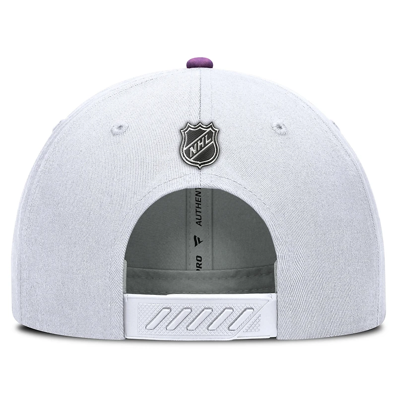 Casquette ajustable authentique Pro Hockey Fights Cancer pour hommes Fanatics White Vegas Golden Knights