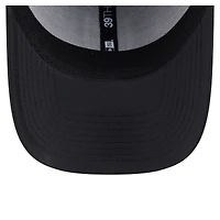 Men's New Era  Black Vegas Golden Knights Blackout 39THIRTY Flex Fit Hat