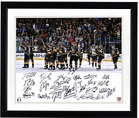 Photo autographiée 16" x 20" des Golden Knights de Vegas, champions de la Conférence Ouest 2018, avec 26 signatures.
