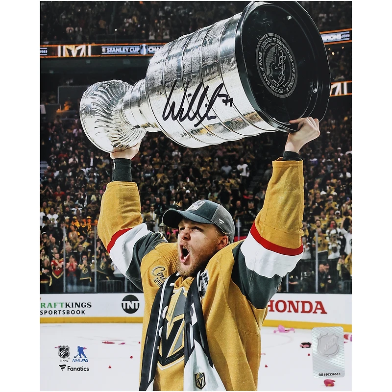 Photographie autographiée de William Karlsson des Golden Knights de Vegas lors de la levée de la Coupe Stanley 2023, 8" x 10"