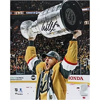Photographie autographiée de William Karlsson des Golden Knights de Vegas lors de la levée de la Coupe Stanley 2023, 8" x 10"