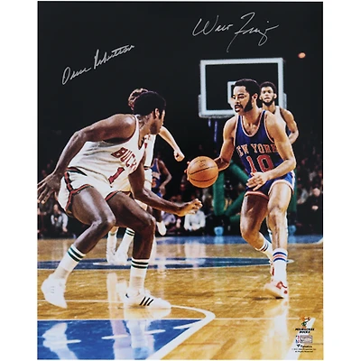 Photo dédicacée de Walt Frazier (New York Knicks) et Oscar Robertson (Milwaukee Bucks), format 40 x 50 cm.