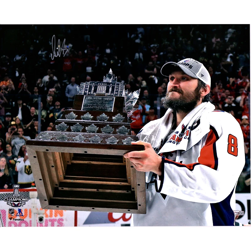 Photo autographiée d'Alex Ovechkin, joueur des Capitals de Washington, tenant Conn Smythe (40,6 x 50,8 cm).