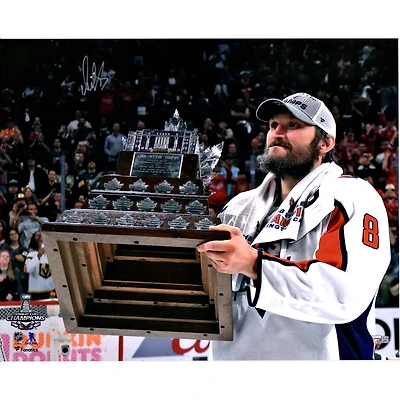 Photo autographiée d'Alex Ovechkin, joueur des Capitals de Washington, tenant Conn Smythe (40,6 x 50,8 cm).