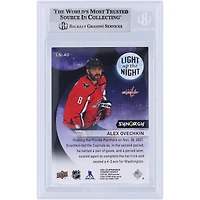 V106832 Casquettes Alexander Ovechkin Washington Capitals Autographiée 2022-23 Upper Deck Synergy Light Up The Night #LN-AO #/899 Beckett Fanatics Witnessed Authenticated Card Alexander Ovechkin AUT UPD TRADING CARDS 45831 AUTTRC CA01HK5111 #108