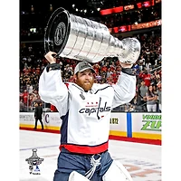 Photo non signée de Braden Holtby, joueur des Capitals Washington, champions la coupe Stanley 2018, brandissant