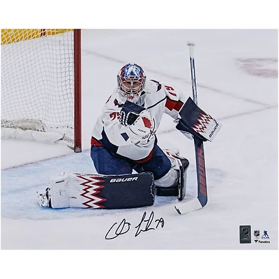 Charlie Lindgren Capitals de Washington dédicacé 16" x 20" maillot blanc faisant une photo de sauvegarde