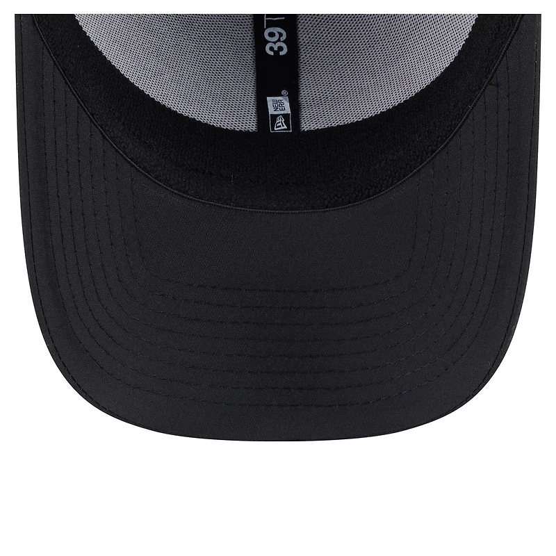 Men's New Era  Black Washington Capitals Blackout 39THIRTY Flex Fit Hat