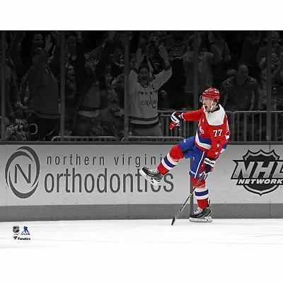 Photo non signée de T.J. Oshie, Capitals Washington, célébrant un but.