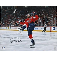 V106832 Casquettes Tom Wilson Washington Capitals Autographié 16" x 20" Maillot Rouge Célébration Photographie 43 Tom Wilson AUT 16x20 PHOTO 45646 AUTPHO 16HKWI0021 #1