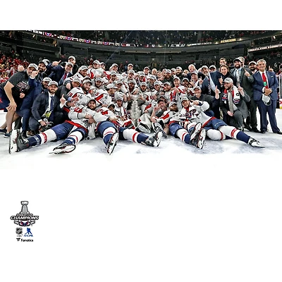 Photo non signée de l'équipe des Capitals Washington célébrant leur victoire à la Coupe Stanley 2018