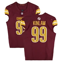Maillot Nike bordeaux n° 99 de Javon Kinlaw, porté par les Washington Commanders, lors du match contre les Green Bay Packers le 11 septembre 2025.