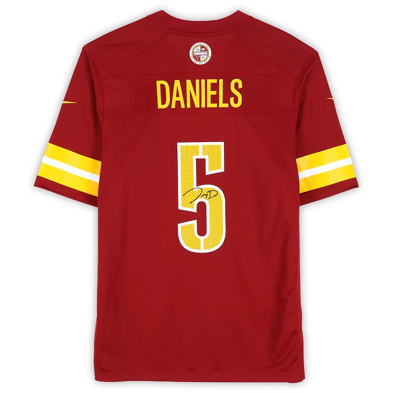 Maillot Nike bordeaux dédicacé par Jayden Daniels des Washington Commanders