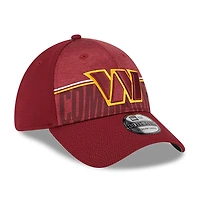 Casquette 39THIRTY Flex Fit Camp d'entraînement NFL 2023 Washington Commanders bourgogne New Era pour homme