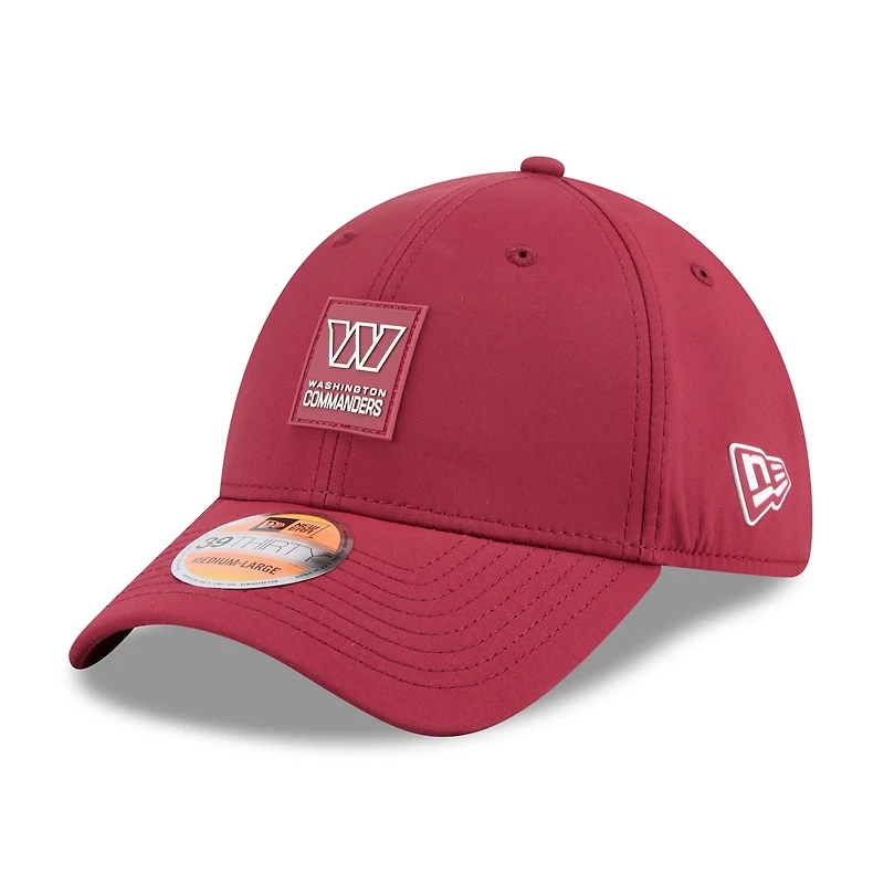 Casquette 39THIRTY Flex bordeaux New Era Washington Commanders 2025 Sideline pour homme