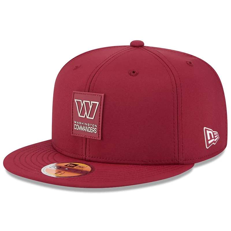 Casquette ajustée 59FIFTY bordeaux New Era Washington Commanders 2025 Sideline pour homme