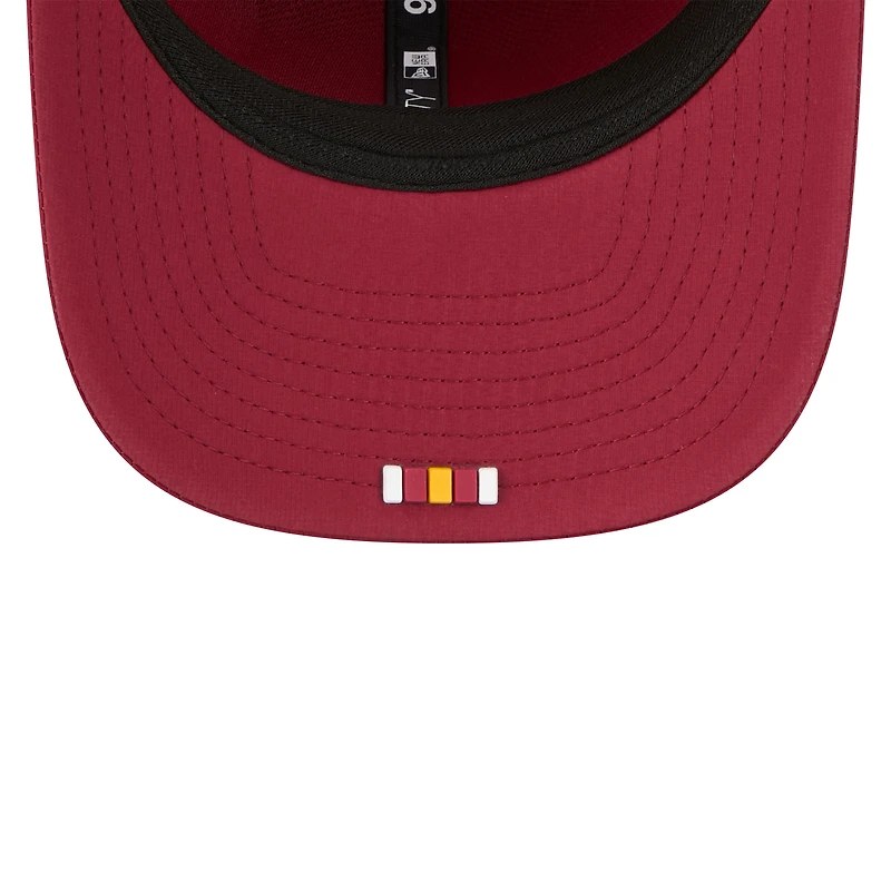 Casquette camionneur ajustable 9SEVENTY bordeaux New Era pour homme, Washington Commanders 2025 Sideline