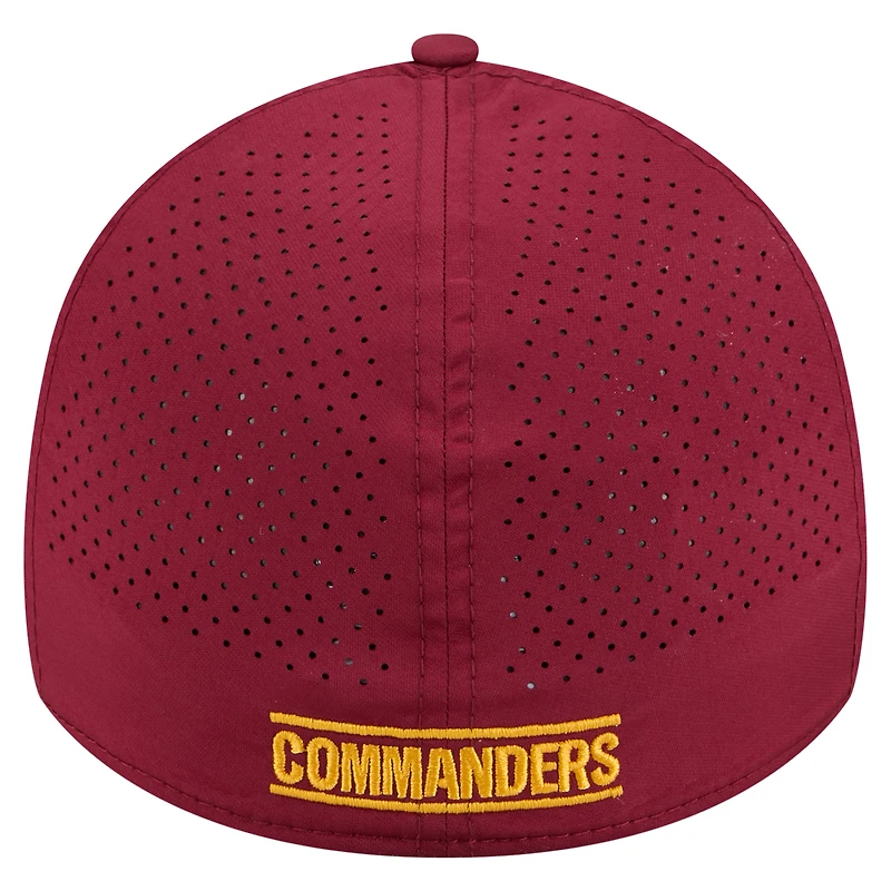 Casquette perforée 39THIRTY Flex bordeaux New Era pour homme des Washington Commanders