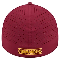 Casquette perforée 39THIRTY Flex bordeaux New Era pour homme des Washington Commanders
