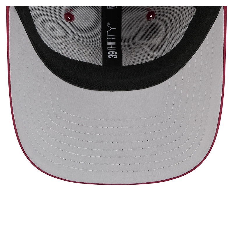 Casquette perforée 39THIRTY Flex bordeaux New Era pour homme des Washington Commanders