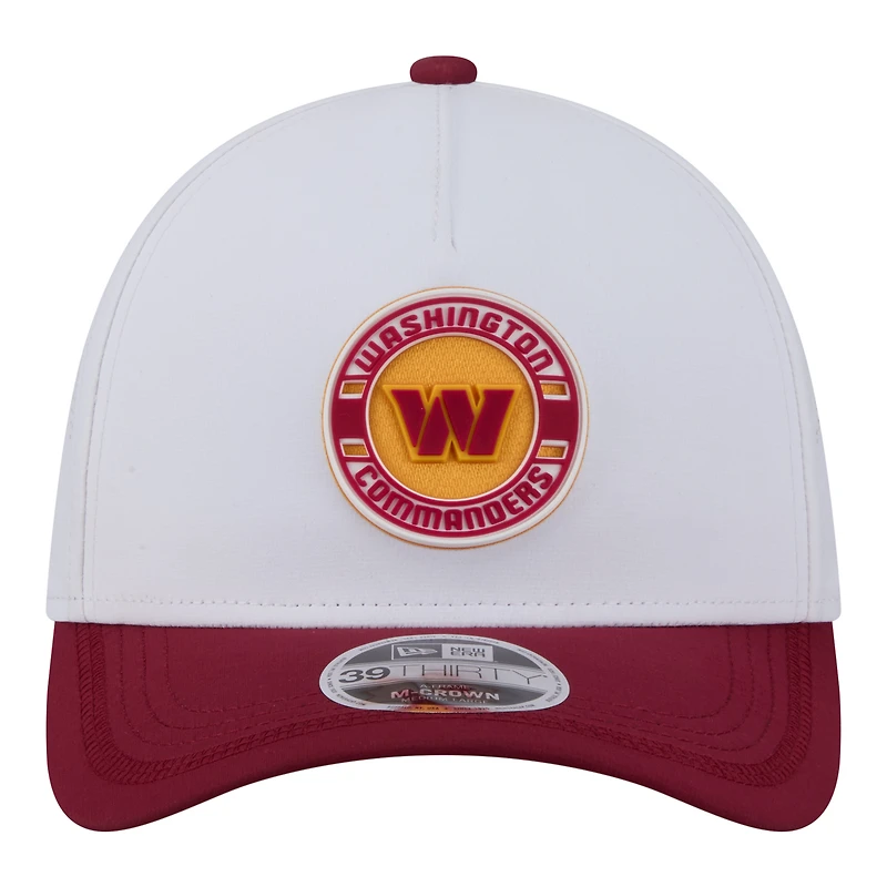 Casquette New Era pour homme, grise/bordeaux, avec écusson Washington Commanders, modèle 39THIRTY, A monture et couronne perforée.