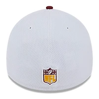 Casquette flex 39THIRTY Sideline Washington Commanders 2023 New Era pour homme, blanc/bourgogne