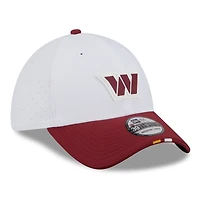 Casquette 39THIRTY Flex New Era blanche/bordeaux pour homme, Washington Commanders 2025 NFL Training Camp