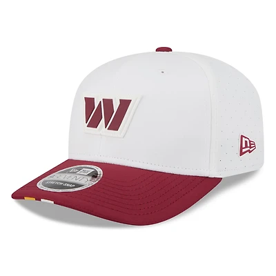 Casquette ajustable 9SEVENTY pour homme New Era, blanche/bordeaux, Washington Commanders, NFL Training Camp 2025