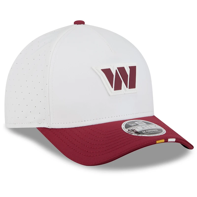 Casquette ajustable New Era 9FORTY pour homme, blanche/bordeaux, Washington Commanders, camp d'entraînement NFL 2025