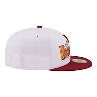 Casquette ajustée New Era 59FIFTY pour homme, blanche et bordeaux, modèle Washington Commanders Retro Swoop.