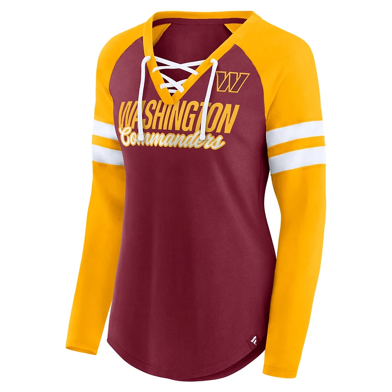 T-shirt emblématique à manches longues et col en V lacets raglan pour femmes Fanatics bordeaux/or Washington Commanders