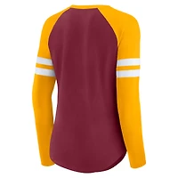 T-shirt emblématique à manches longues et col en V lacets raglan pour femmes Fanatics bordeaux/or Washington Commanders