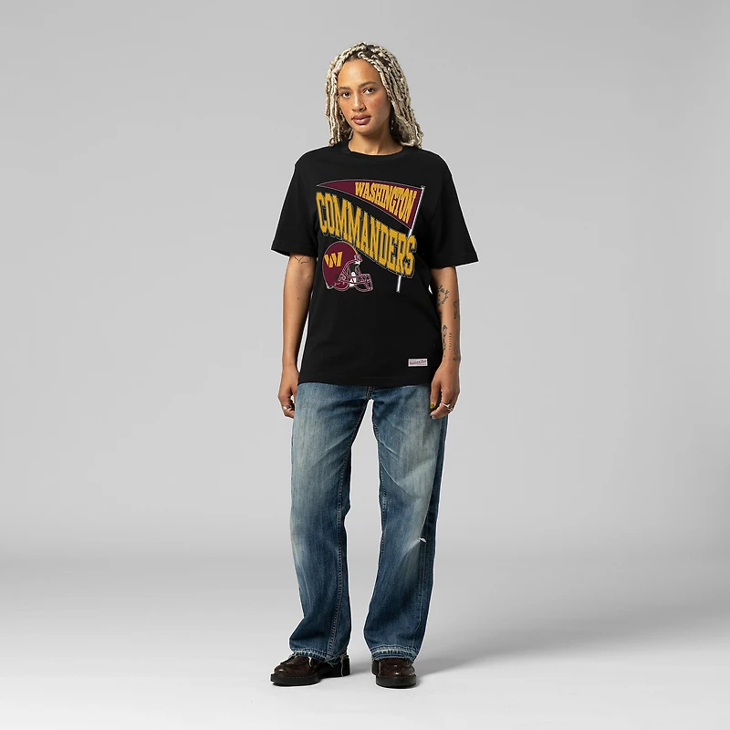 T-shirt noir Mitchell & Ness pour femme, motif Washington Commanders, coupe boyfriend dynamique
