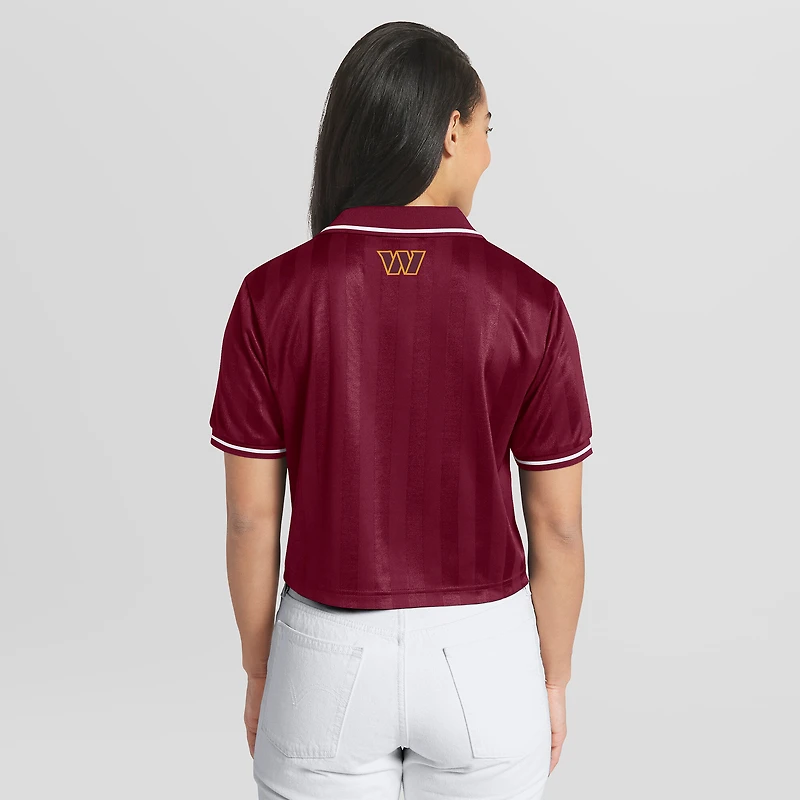 Polo court en jersey bordeaux Washington Commanders de la marque WEAR by Erin Andrews pour femmes