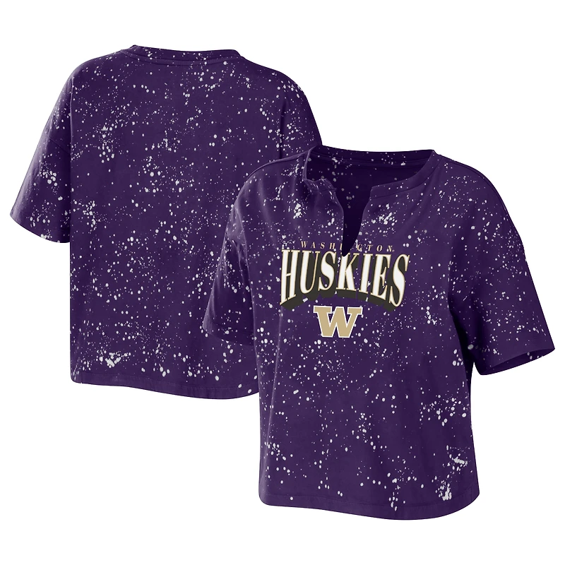 WEAR by Erin Andrews - T-shirt court violet à encolure crantée Washington Huskies Wash Splatter de