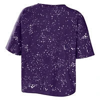 WEAR by Erin Andrews - T-shirt court violet à encolure crantée Washington Huskies Wash Splatter de