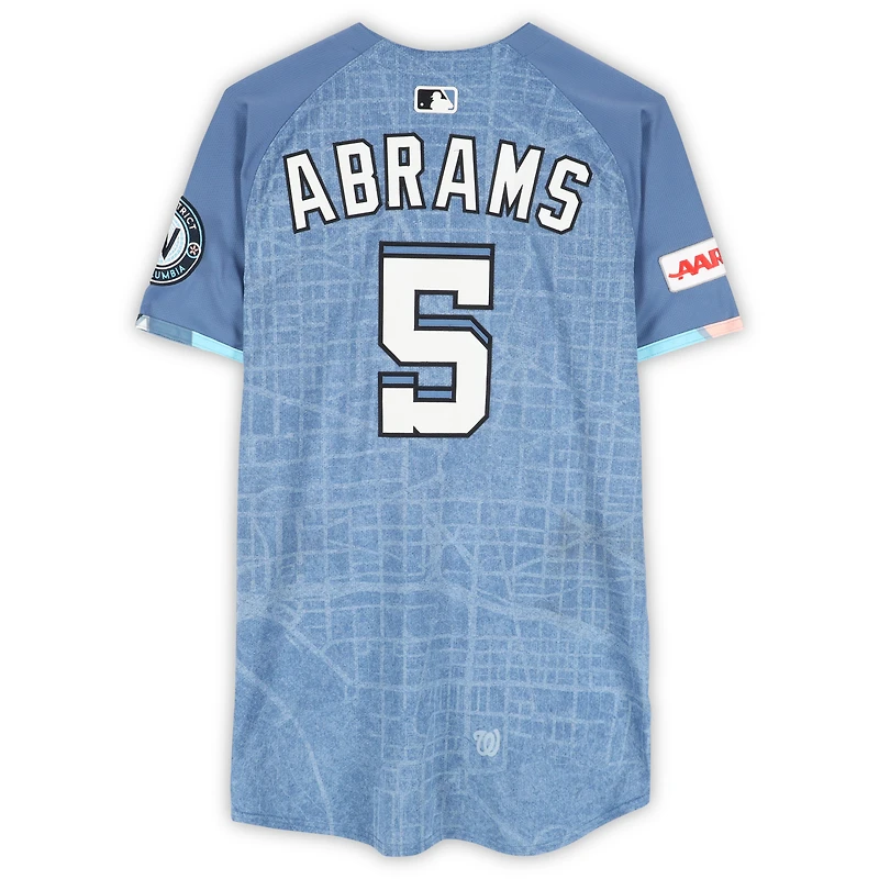 Maillot Nike City Connect bleu n° 5 de CJ Abrams, porté par les Washington Nationals lors de plusieurs matchs de la saison 2025 de la MLB.