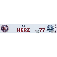 Plaque signalétique n° 77 émise par DJ Herz des Nationals de Washington lors de l'entraînement de printemps 2025 de la MLB
