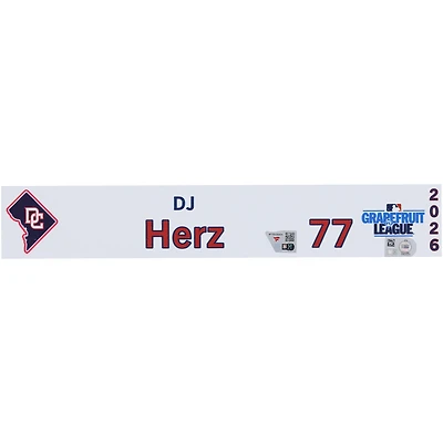 Plaque nominative n° 77 de DJ Herz, joueur des Nationals de Washington, lors du camp d'entraînement de printemps de la MLB 2026