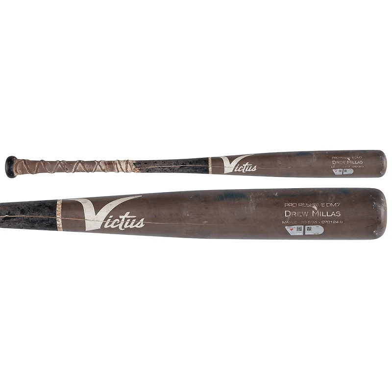 Batte de baseball Victus grise et noire de Drew Millas, utilisée par les Nationals de Washington lors du match contre les Mets de New York le 20 août 2025