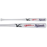 Bâton miniature Victus autographié par Dylan Crews, des Washington Nationals, avec identification de l'équipe.