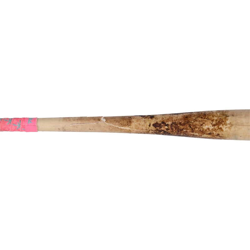 La batte cassée de José Tena, utilisée par Tan Marucci, des Nationals de Washington, contre les Guardians de Cleveland le 6 mai 2025 - Premier match du programme double