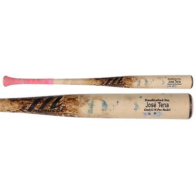 La batte cassée de José Tena, utilisée par Tan Marucci, des Nationals de Washington, contre les Guardians de Cleveland le 6 mai 2025 - Premier match du programme double