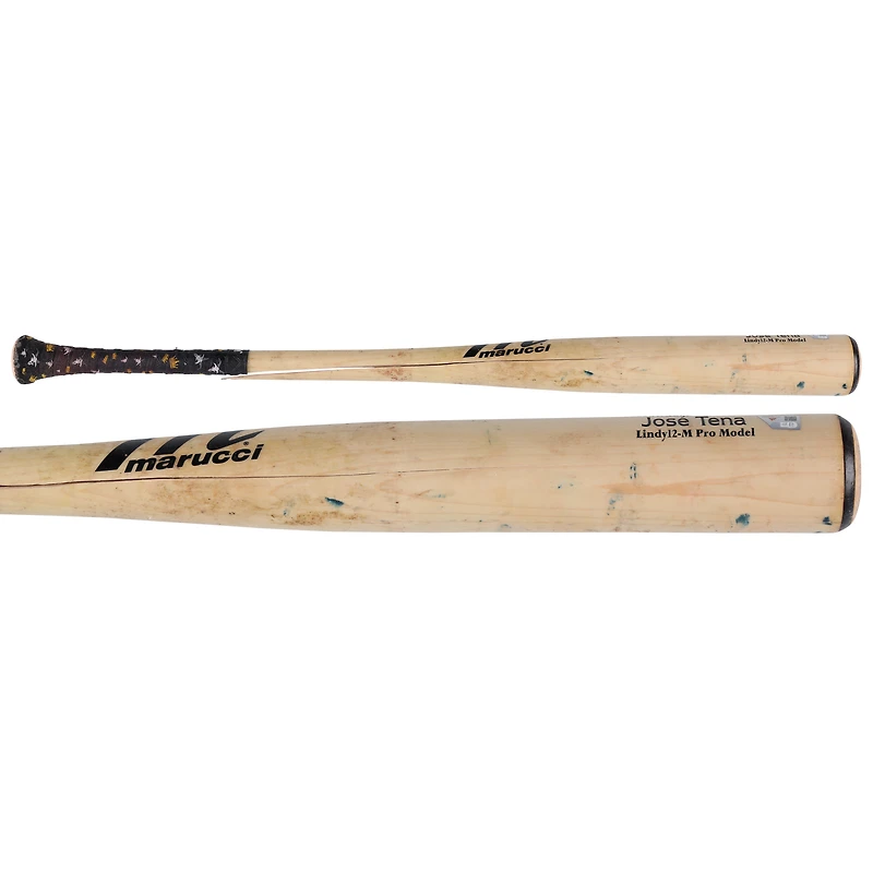 La batte cassée de Tan Marucci, utilisée par José Tena pour les Nationals de Washington, contre les Phillies de Philadelphie, le 29 avril 2025