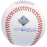 Juan Soto, champion des World Series 2019 de baseball dédicacé par les Nationals de Washington