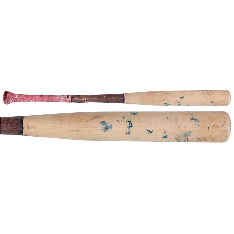 Batte cassée beige/rouge des Louisville Slugger de Luis García Jr., utilisée par les Nationals de Washington, lors du match contre les Brewers de Milwaukee, le 12 juillet 2025