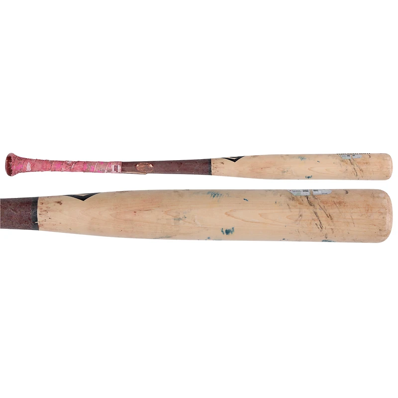 Batte cassée beige/rouge des Louisville Slugger de Luis García Jr., utilisée par les Nationals de Washington, lors du match contre les Brewers de Milwaukee, le 12 juillet 2025