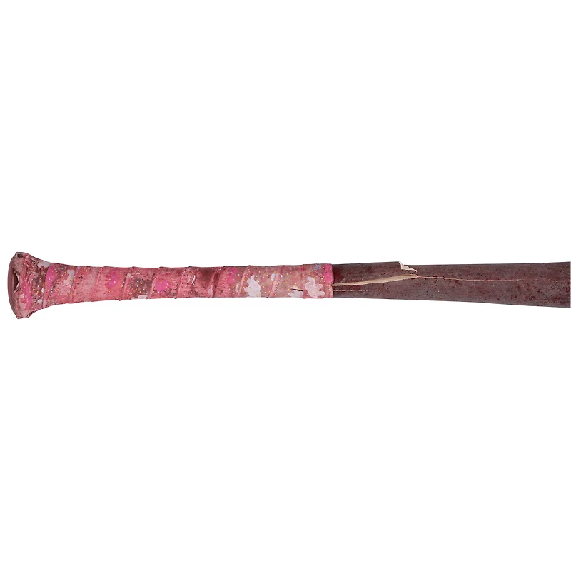 Batte cassée beige/rouge des Louisville Slugger de Luis García Jr., utilisée par les Nationals de Washington, lors du match contre les Brewers de Milwaukee, le 12 juillet 2025